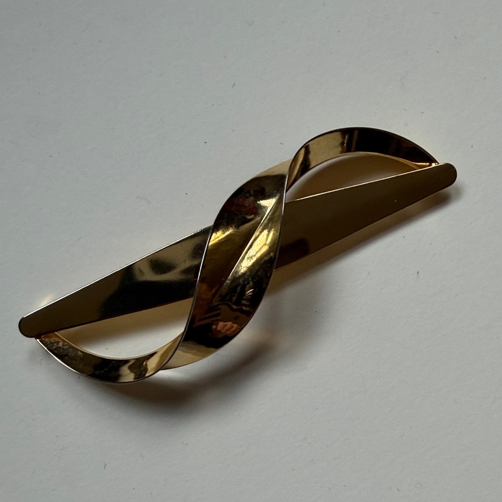 Gold Twisted Vintage Metal Brooch